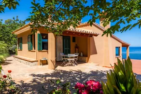 Villa adaptée aux familles avec terrasse et jardin | Vue jardin - Image 3