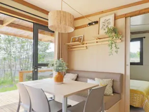 Chalet with terrace & heated pool - Image 4