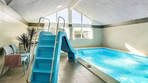 House with sauna, pool & hot tub - Image 2