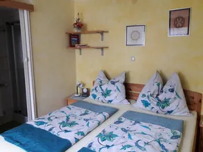 Apartment with garden & BBQ - Image 2