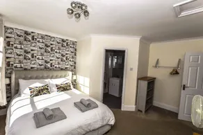 Flat with garden - Image 2