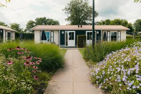 Holiday park with garden, terrace & pool - Image 3