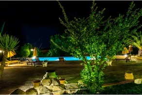 Private room with garden, pool & barbecue | Garden view - Image 2