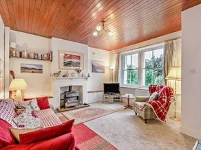 Child-friendly beautiful cottage with terrace & garden - Image 2