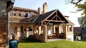 Child-friendly private room with hot tub, terrace & garden | Garden view - Image 2