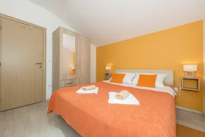 Apartamento con jardín y barbacoa | Vistas al mar - Image 2