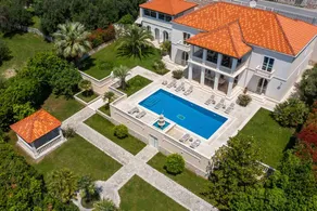 Villa with garden, fast internet & private pool | Mountain view - Image 2
