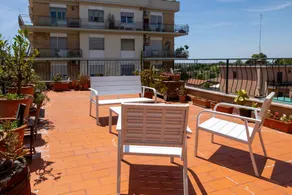 Merveilleux appartement de vacances adapté aux familles avec terrasse | Vue ville - Image 2