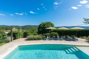 Villa with pool - Image 5