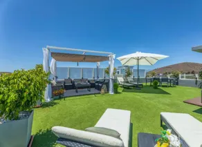 Familienorientiertes wunderschönes Ferienhaus mit Terrasse, Pool und Grill | Stadtblick | Ideal für Homeoffice - Image 4
