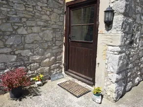 Cottage with garden - Image 2