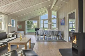 Child-friendly nice holiday home with terrace, barbeque & jacuzzi | Sea view - Image 3