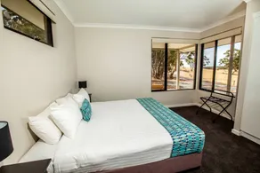 Luxury Cottage Rentals with Stunning Views in the Clare Valley, South Australia - Image 4