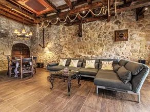 Holiday apartment with terrace, private pool & BBQ - Image 2