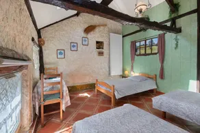 Bed and Breakfast 'Chambre - L'herbier' with Shared Terrace, Shared Garden and Wi-Fi - Image 5