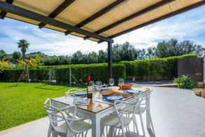 Maison entièrement équipée avec piscine privée, internet haut débit et jardin | Vue jardin - Image 4