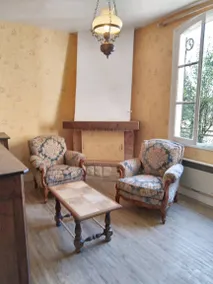 Spacious house with garden in Lathus-Saint-Rémy, 160 sqm, BBQ - Image 2