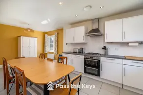 Holiday home with fast internet, terrace & garden - Image 5