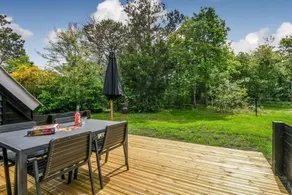 Holiday home with garden & BBQ - Image 4