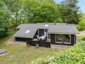 Holiday home with terrace & sauna - Image 4