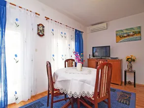 Apartment with terrace, garden & barbecue - Image 4