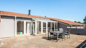 House with sauna, terrace & hot tub - Image 3