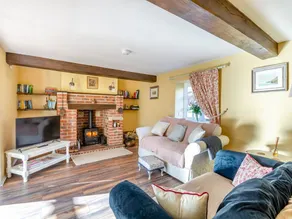 Cottage with barbecue & garden | River view - Image 2