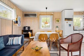 Holiday home with BBQ & terrace - Image 4