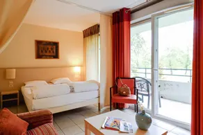 Flat with pool - Image 4