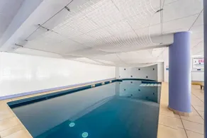 Holiday apartment with terrace & pool - Image 4