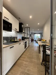 Maison avec barbecue, terrasse et jardin - Image 3