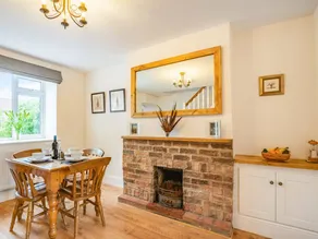 Cottage with garden & BBQ | River view - Image 5