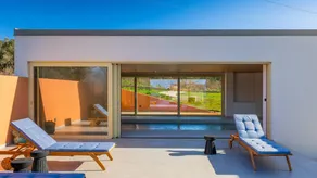 Villa with sauna, pool & garden - Image 3