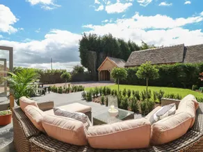 Cottage with garden - Image 2