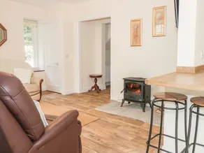 Cottage with garden - Image 3