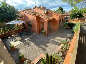 Fully equipped house with pool, garden & BBQ - Image 2