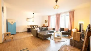 Apartment with terrace - Image 4