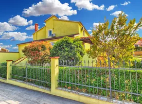 Flat with garden, terrace & barbeque - Image 3
