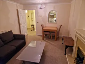 Apartment with garden - Image 4