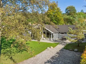 House with barbecue, sauna & terrace - Image 3