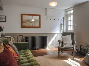 Family-oriented wonderful cottage with terrace & garden | Pet-friendly - Image 4