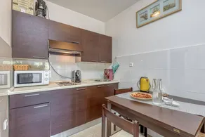 Apartment with terrace - Image 5