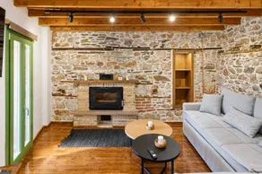 House with garden, hot tub & terrace | Mountain view | Good for workation - Image 3