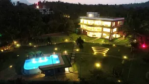 Dedicated room with jacuzzi, private pool & BBQ | Water view - Image 3