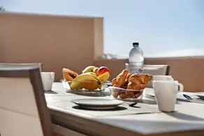 Holiday home with terrace, garden & BBQ | City view - Image 5
