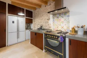 Holiday home with terrace | City view - Image 5
