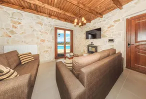 Apartment with BBQ, garden & private pool | Mountain view - Image 5