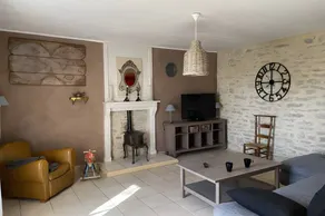 Charming House with Private Pool - Image 3