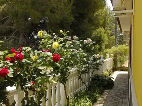 Cottage with terrace, private pool & garden | Mountain view | Pets are welcome - Image 2