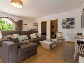 Großzügiges Ferienhaus mit Grill, Garten und privatem Pool | Bergblick - Image 2